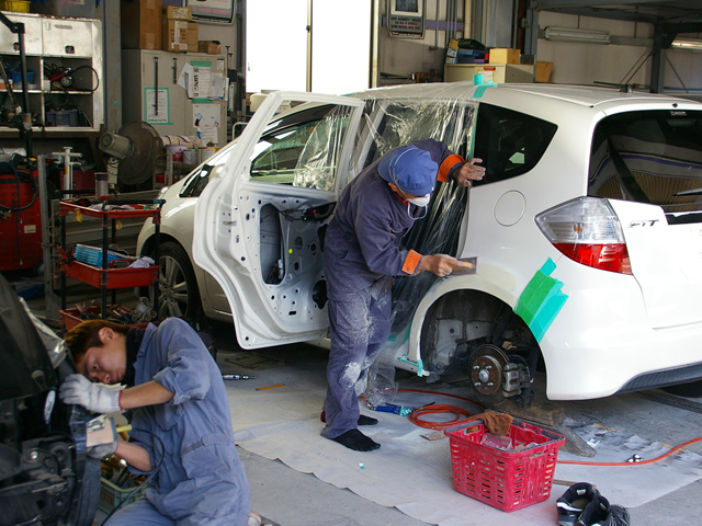 ストラットは外車を得意としております